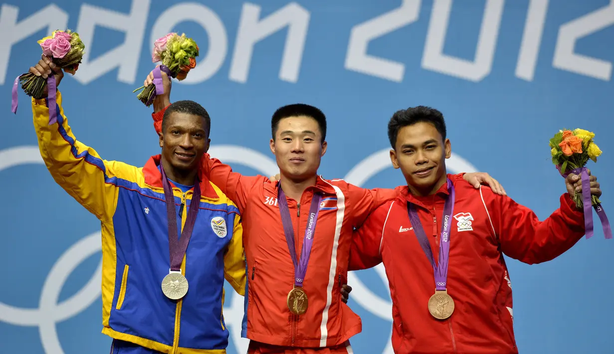 Pada Olimpiade London 2012, Eko Yuli Irawan yang berlomba di kelas 62 kg kembali membawa pulang medali perunggu dengan angkatan total 317 kg. (AFP/Yuri Cortez)