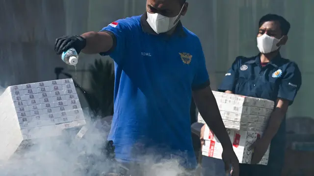 Ratusan Ribu Rokok Impor Ilegal Dimusnahkan