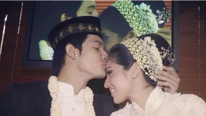 [Bintang] Dhini Aminarti dan Dimas Seto