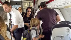 Siapa bilang artis selalu bergaya hidup mewah dengan menghambur hamburkan uang? Sepertinya hal itu tidak berlaku bagi pasangan selebriti, Brad Pitt dan Angelina Jolie.