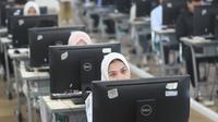 Setiap harinya UTBK-SNBT 2025 diadakan dalam dua sesi, yaitu sesi pagi dan sesi siang. (merdeka.com/Arie Basuki)