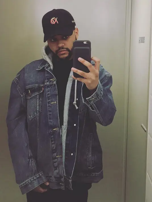 Dari foto yang diunggah di akun Instagramnya, terlihat Selena membuat perayaan ulang tahun bersama orang-orang tersayang. Para sahabat dan keluarga sepertinya tampak hadir di pesta tersebut, terkecuali The Weeknd. (Instagram/theweeknd)