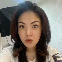 Tina Toon yang dulu dikenal sebagai penyanyi cilik dengan pipi tembam, Seiring dengan diet yang ia lakukan, wajah Tina pun ikut mengalami perubahan. Kini wajahnya tampak makin tirus.  (Instagram/tinatoon101).
