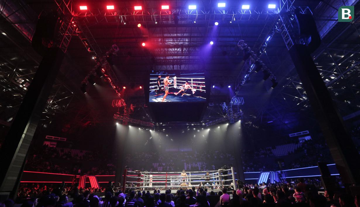 Sejumlah pertandingan seru dan menarik tersaji dalam Byon Combat Showbiz Vol. 5 di Tennis Indoor Senayan, Jakarta Pusat, pada Sabtu (28/6/2025). (Bola.com/M Iqbal Ichsan)