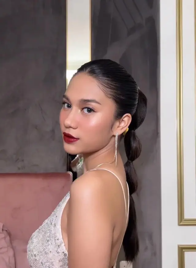 7 Potret Azizah Salsha di momen ulang tahun Marlene Hariman, penampilan glamornya bikin pangling