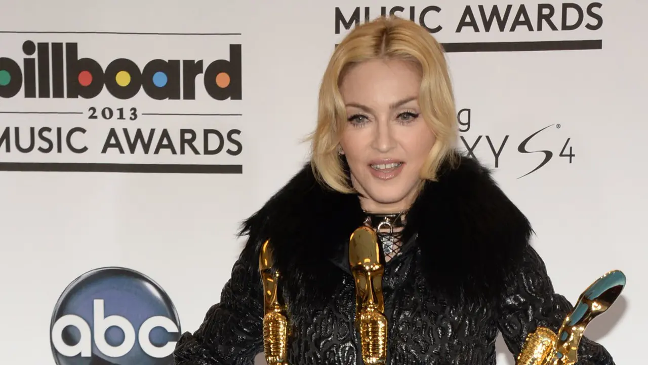 Bra Seharga Rp 29 Juta Milik Madonna Hilang Pasca Pemotretan