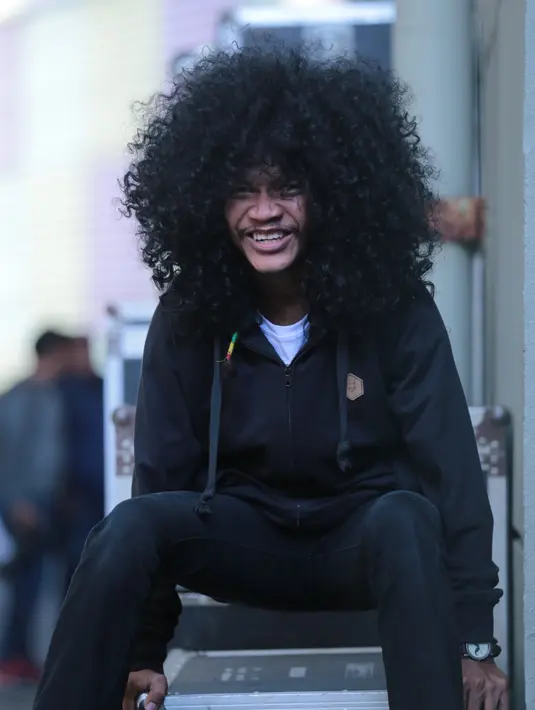 Sama seperti peserta lain, ia berharap bisa keluar sebagai juara. Dengan uang yang didapatkan dari panggung SUCA, ia bisa membahagiakan orangtua serta adiknya. (Adrian Putra/Bintang.com)