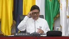 Mendagri Tjahjo Kumolo saat rapat laporan akhir tahun 2018 Kemendagri dan BNPP di Jakarta, Rabu (26/12). Kemendagri melalui Dinas Dukcapil akan menerapkan sistem jemput bola ke wilayah yang masih belum memiliki E-KTP. (Liputan6.com/Helmi Fithriansyah)