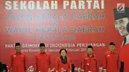 Ketum PDI Perjuangan Megawati Soekarnoputri (tengah) mengikuti pembukaan sekolah partai angkatan ke-6 di Wisma Kinasih, Depok, (28/1). Sebanyak 88 bakal calon Kepala Daerah dan Wakil Kepala Daerah mengikuti sekolah tersebut. (Liputan6.com/Herman Zakharia)