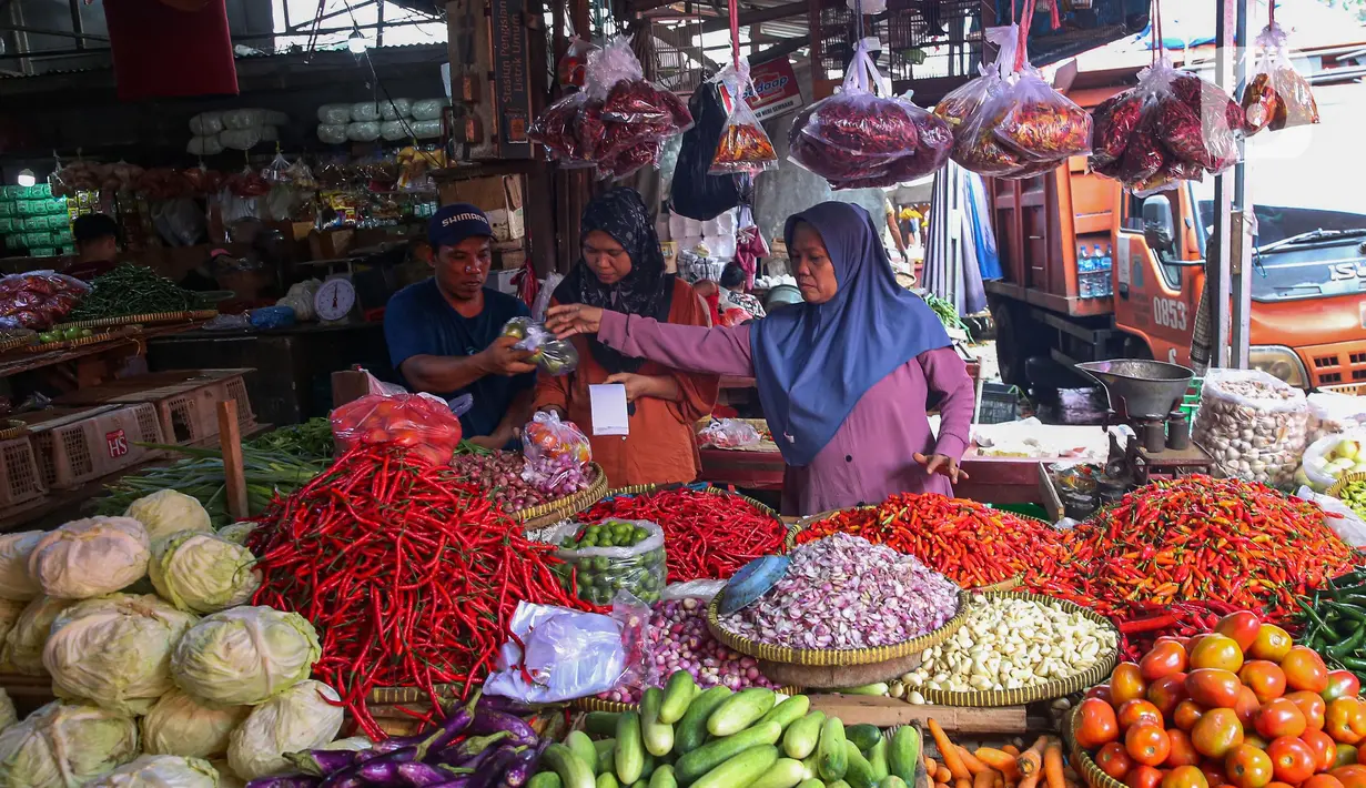 Menurutnya, Kemendag rutin melakukan pengecekan harga berbagai komoditas pangan di pasar-pasar seluruh Indonesia, termasuk menjelang momen hari besar keagamaan. (Liputan6.com/Angga Yuniar)