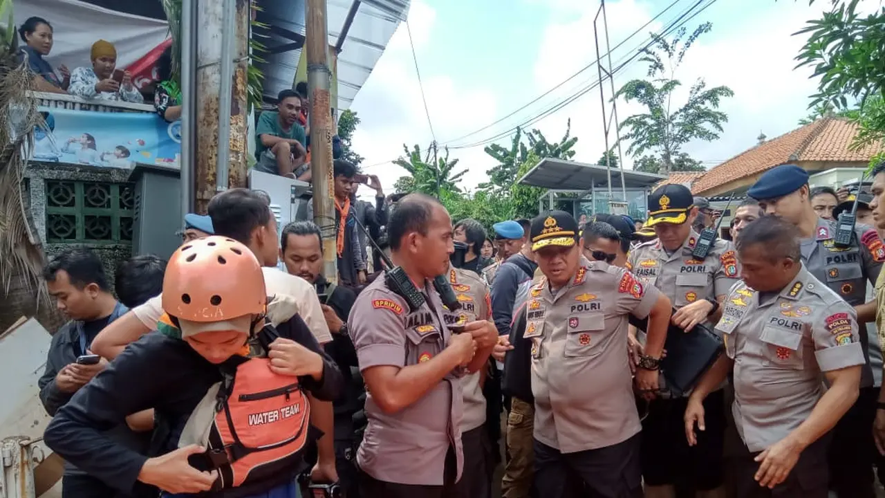 Kapolda Metro kunjungi korban banjir di IKPN Bintaro 