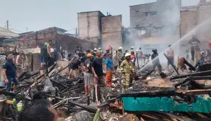 Kebakaran di Ancol Hanguskan 20 Rumah Pagi Ini