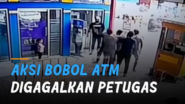 Video CCTV menunjukkan detik-detik pria yang hendak bobol atm digagalkan pertugas.