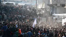 Warga Palestina di Gaza turun ke jalan untuk berunjuk rasa menentang Hamas. (Foto oleh AFP)