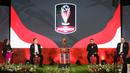 <p>Dari kiri ke kanan: Direktur Program SCM, Harsiwi Achmad,&nbsp;Ketum PSSI, Mochamad Iriawan, Menpora RI, Zainudin Amali dan&nbsp;Direktur PT LIB, Akhmad Hadian Lukita saat konferensi pers Piala Presiden 2022 di Studio Lantai 8 SCTV Tower, Senayan City, Jakarta pada Senin (06/06/2022). (Bola.com/Bagaskara Lazuardi)</p>