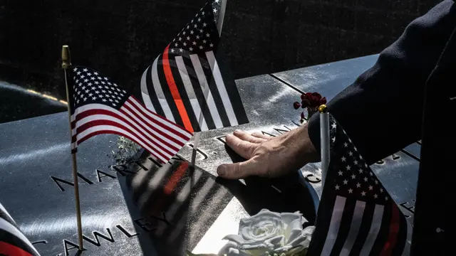 23 Tahun Tragedi 9/11, Warga Amerika Serikat Berkumpul di National September 11 Memorial dan Museum