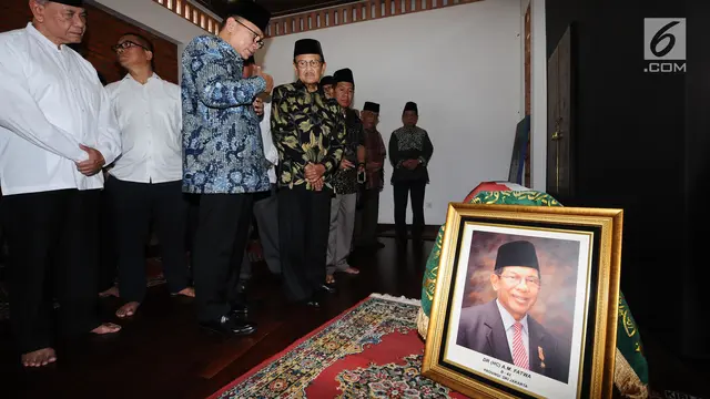 Sejumlah Tokoh Hadir Melayat Alm AM Fatwa
