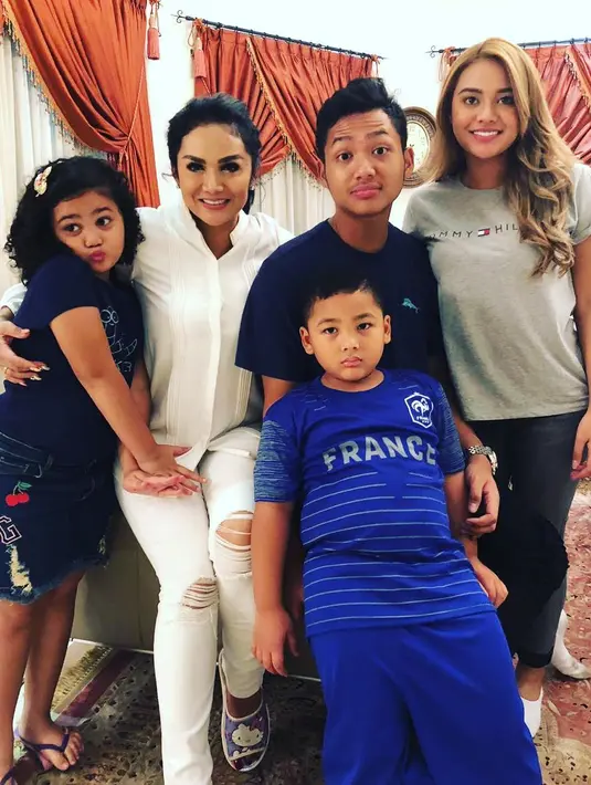 Krisdayanti dan Aurel Hermansyah