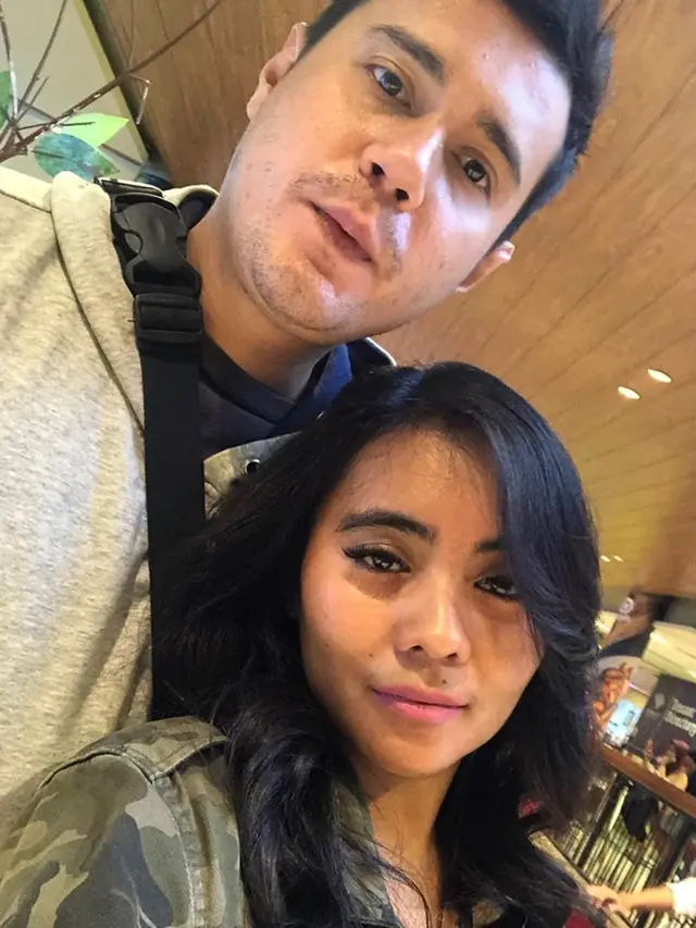 Jarang Tersorot, Ini 6 Potret Bobby Joseph dengan Sang Kekasih