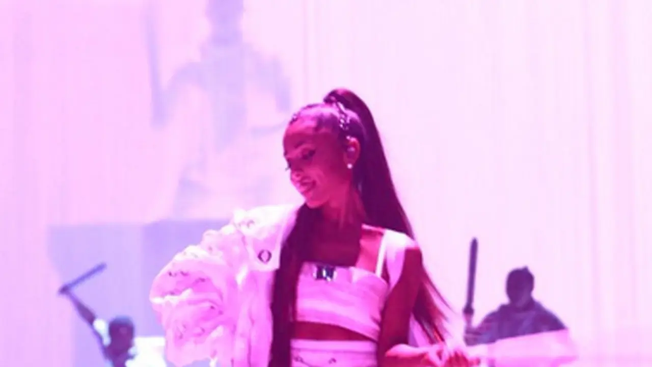 [Bintang] Ariana Grande