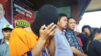 AS, Kepala Sekolah SMP Swasta di Surabaya yeng remas kemaluan siswanya (Dian Kurniawan/Liputan6.com)