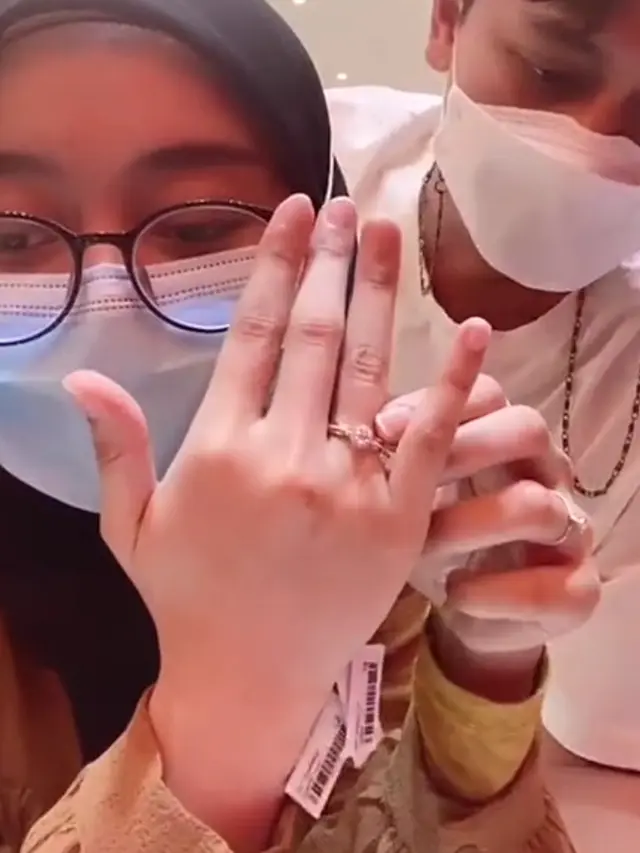 Segera Bertunangan, Ini 6 Momen Lesty Kejora dan Rizky Billar Beli Cincin