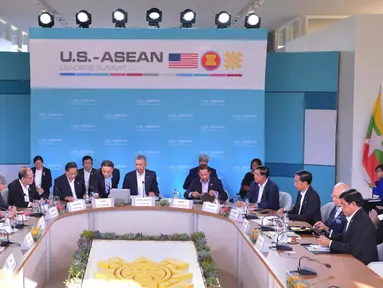 Suasana pada ASEAN-US Summit Reatreat I yang dilaksanakan di Interactive Gallery, Sunnylands Center & Gardens, AS (15/2). ASEAN-US Summit merupakan kesempatan baik guna memperkokoh hubungan ASEAN-AS terutama di bidang ekonomi.‎ (Setpres/Ari Dwipayana)