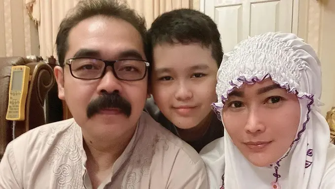 Inul Daratista bersama suami dan anak (Instagram/inul.d)