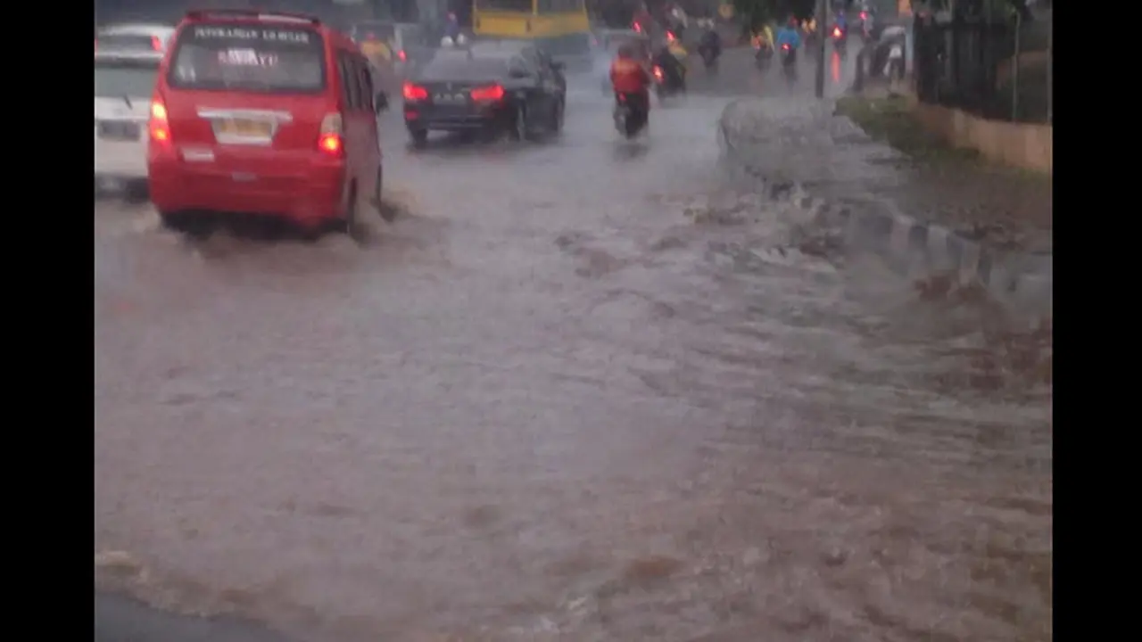 Diguyur Hujan, Terowongan Gancit Banjir 1 Meter