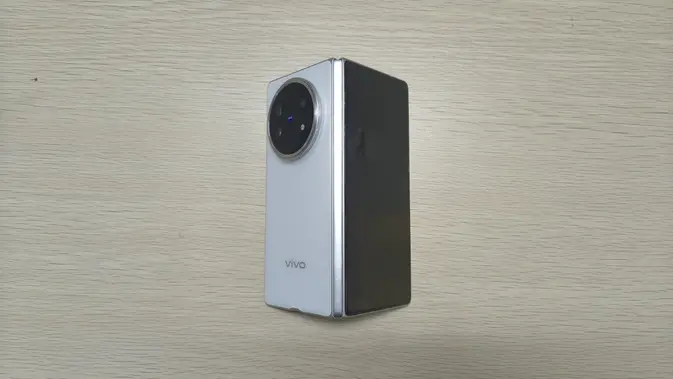 <p>Sisi Engsel vivo X Fold 5. (Liputan6.com/Anka Fergy Agustian)</p>