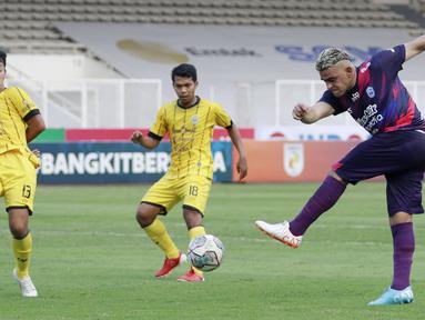 RANS Cilegon FC seharusnya kecewa karena gagal menumbangkan Perserang Serang. Sebab, Cristian Gonzales dan kawan-kawan tampil mendominasi dengan persentase penguasaan bola mencapai 66 persen. (Bola.com/M Iqbal Ichsan)