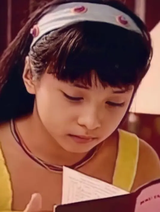 Sejak terjun di dunia akting, istri dari Indra Priawan ini kerapa mendapatkan peran protagonis. (Foto: instagram.com/yorafebrin)