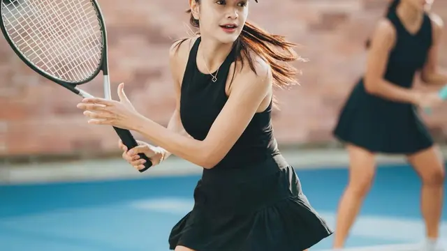 5 Potret Andi Annisa Iasyah Berbalut Baju Hitam, dari Casual hingga Sporty yang Trendy