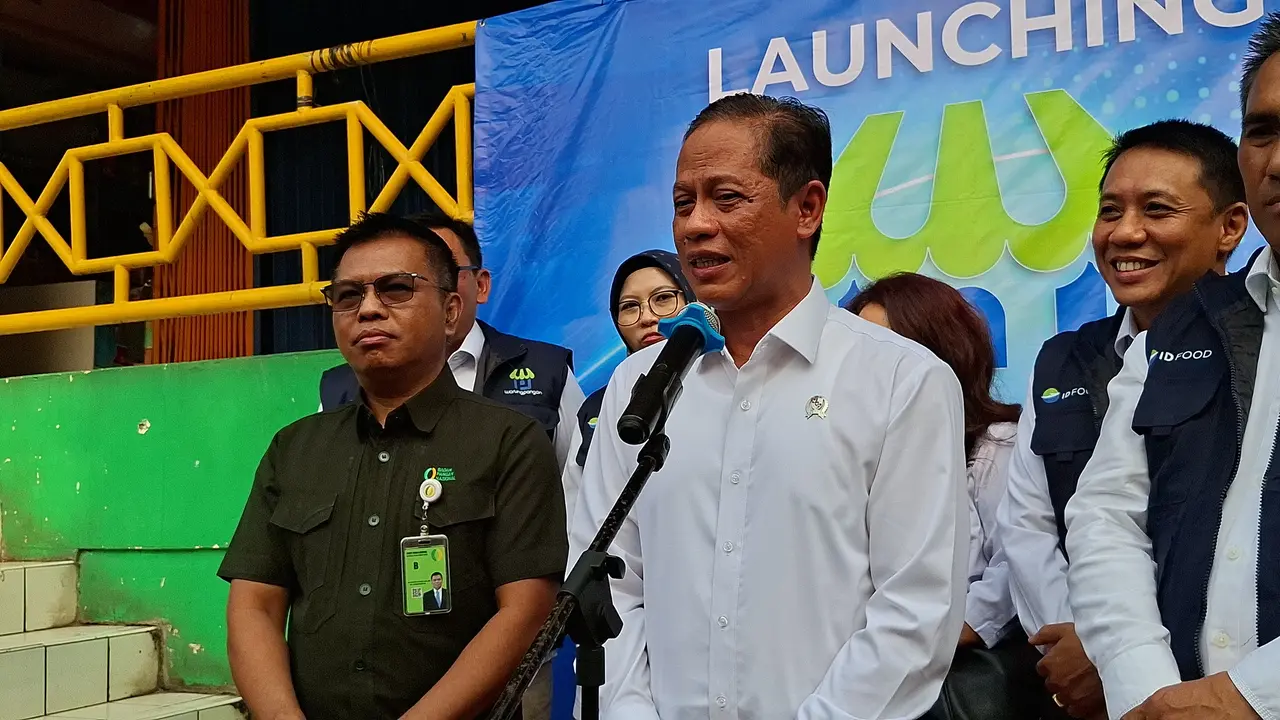 Wakil Menteri Koordinator Bidang Pangan, Hanif Faisol Nurofiq di Pasar Tebet Timur, Jakarta, Senin (10/7/2026). (Foto: Liputan6.com/Arief RH).