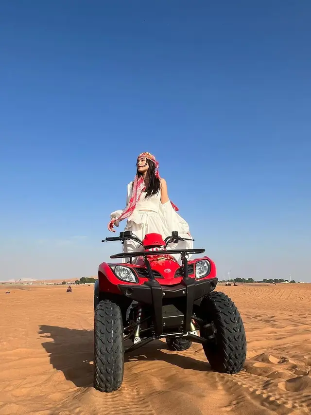 6 Gaya Bak Putri Jasmine dari Caitlin Halderman yang Liburan di Dubai, Tabrak Tren Liburan Musim Dingin Para Artis