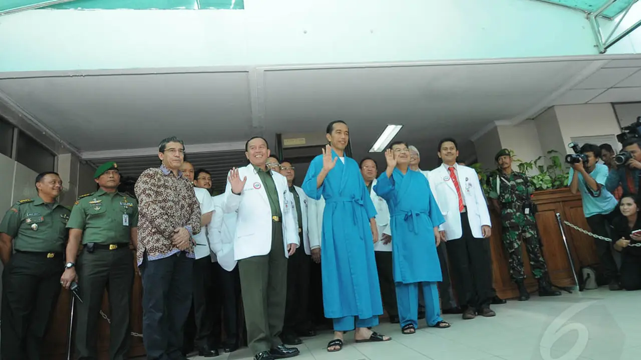 Jalani Tes Kesehatan, Jokowi-JK Kompak Hitam Putih