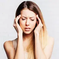 Begini cara menyembuhkan sakit kepala yang disebabkan menstruasi. (Sumber Foto: Shutterstock/The List)