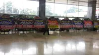 Gedung Nusantara III DPR Dipenuhi Karangan Bunga, Ada Apa?