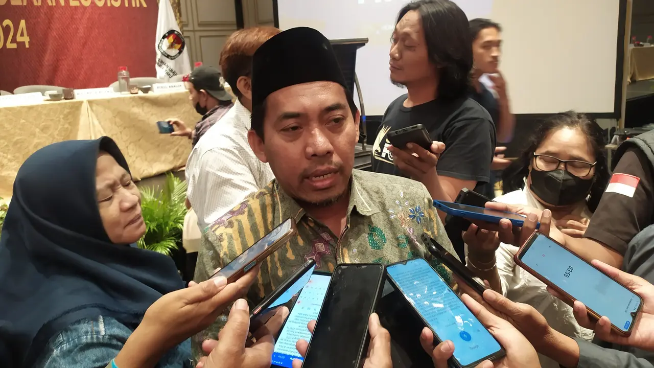 Divisi Perencanaan dan Logistik KPU Jatim Miftahur Rozaq. (Dian Kurniawan/Liputan6.com)