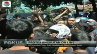 Mendapat penolakan dari sopir angkot dan ojek pengkolan, angkutan online di Sukabumi, Jawa Barat, dihentikan sementara.