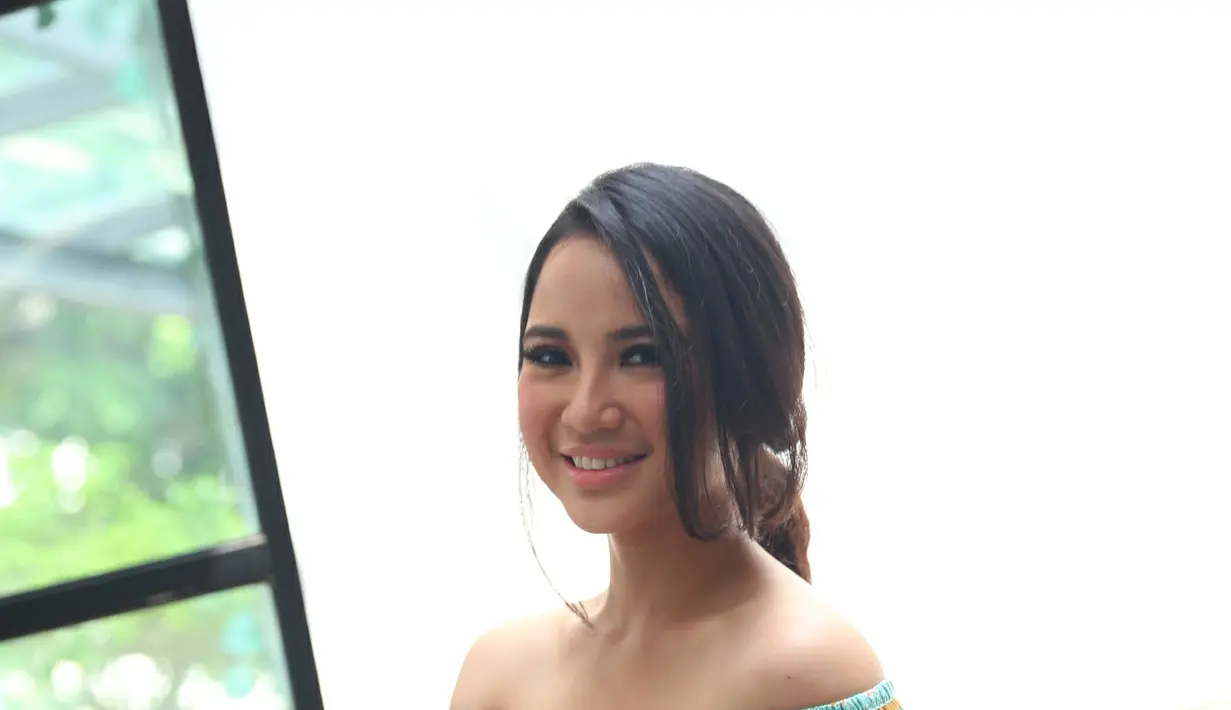 "Pengen bisa memperkenalkan model aku di Hari Kartini. Karena bagi aku Kartini itu adalah semangat perjuangan," ujar Chacha Frederica. (Andy Masela/Bintang.com)