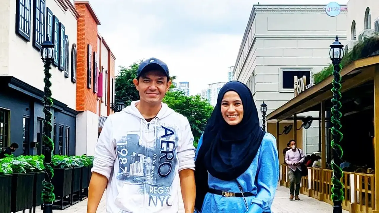 Potret Romantis Dude Harlino dan Alyssa Soebandono