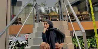 Nadya Mustika Rahayu baru saja menikah lagi setelah dua tahun menjanda. Mantan istri Rizki DA itu menikah dengan Iqbal Rosadi yang tak lain adalah adik dari Ikram Rosadi suami dari Larissa Chou. [Instagram/nadyamustikarahayu]