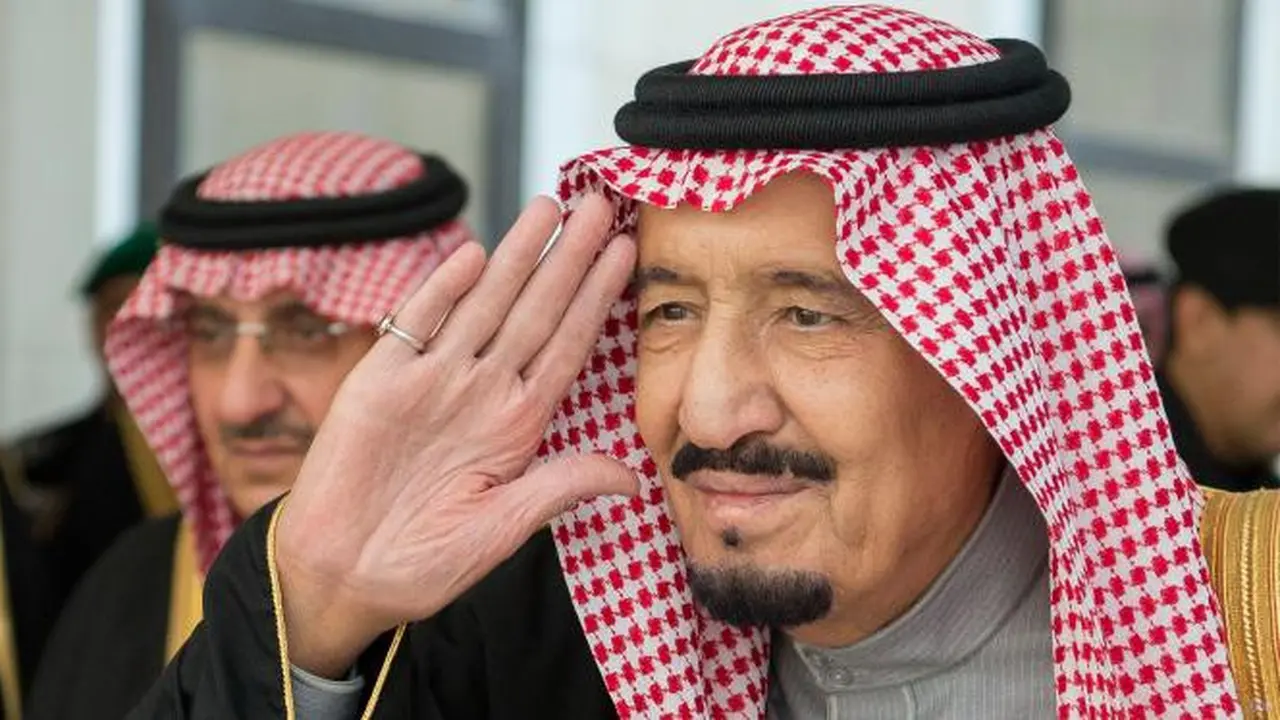 Pelaminan Berbunga Ala Jawa Sambut Raja Salman di DPR