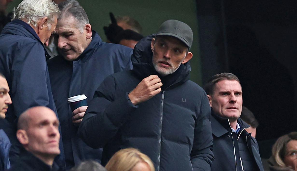 Pelatih Timnas Inggris, Thomas Tuchel menonton pertandingan Tottenham Hotspur melawan Newcastle pada laga lanjutan Liga Inggris 2024/2025 di Tottenham Hotspur Stadium, London, Inggris, Sabtu (04/01/2025). (AFP/Adrian Dennis)