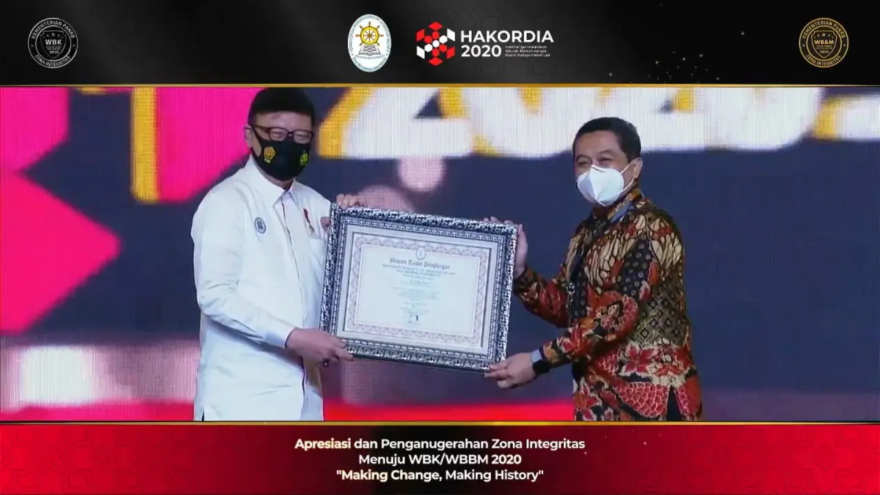 12 satuan kerja Kementerian ESDM menerima apresiasi dan penghargaan Zona Integritas menuju Wilayah Bebas dari Korupsi.
