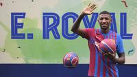 Bek kanan asal Brasil, Emerson Royal resmi dijual Barcelona ke Tottenham pada hari penutupan jendela transfer musim panas 2021 ini senilai 25 juta euro. Uniknya, Emerson yang baru saja dibeli Barca Juni 2021 harus dilego karena masalah finansial klub. (Foto: AFP/Josep Lago)
