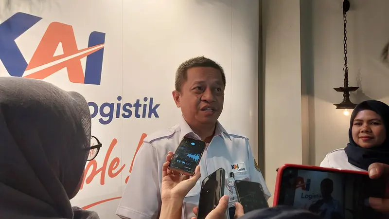 Direktur Operasi KAI Logistik Heri Siswanto dalam konferensi pers di Jakarta, Rabu (24/7/2024). (Dok KAI Logistik)