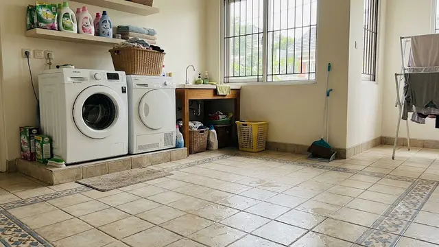 Keramik 25x25 untuk Teras dan Laundry Room