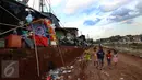 Suasana di Kelurahan Bukit Duri, Jakarta, Sabtu (7/1). Meski warga Kelurahan Bukit Duri memenangkan gugatan di PTUN Jaksel, proyek normalisasi di sepanjang sungai Ciliwung yang melintasi kawasan tersebut tetap dilanjutkan. (Liputan6.com/Johan Tallo)